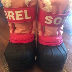 Sorel 4c boots black and pink